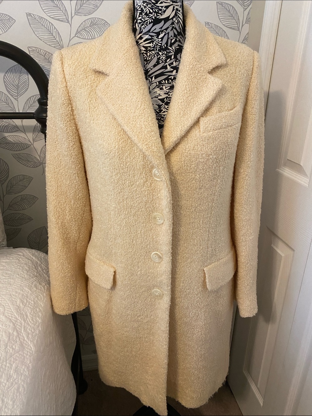 Vintage Bromley Collection wool blend French vanilla boucle coat